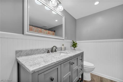 5814 Lake Cable Avenue NW Canton OH 44718
