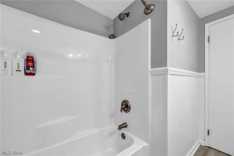 5814 Lake Cable Avenue NW Canton OH 44718