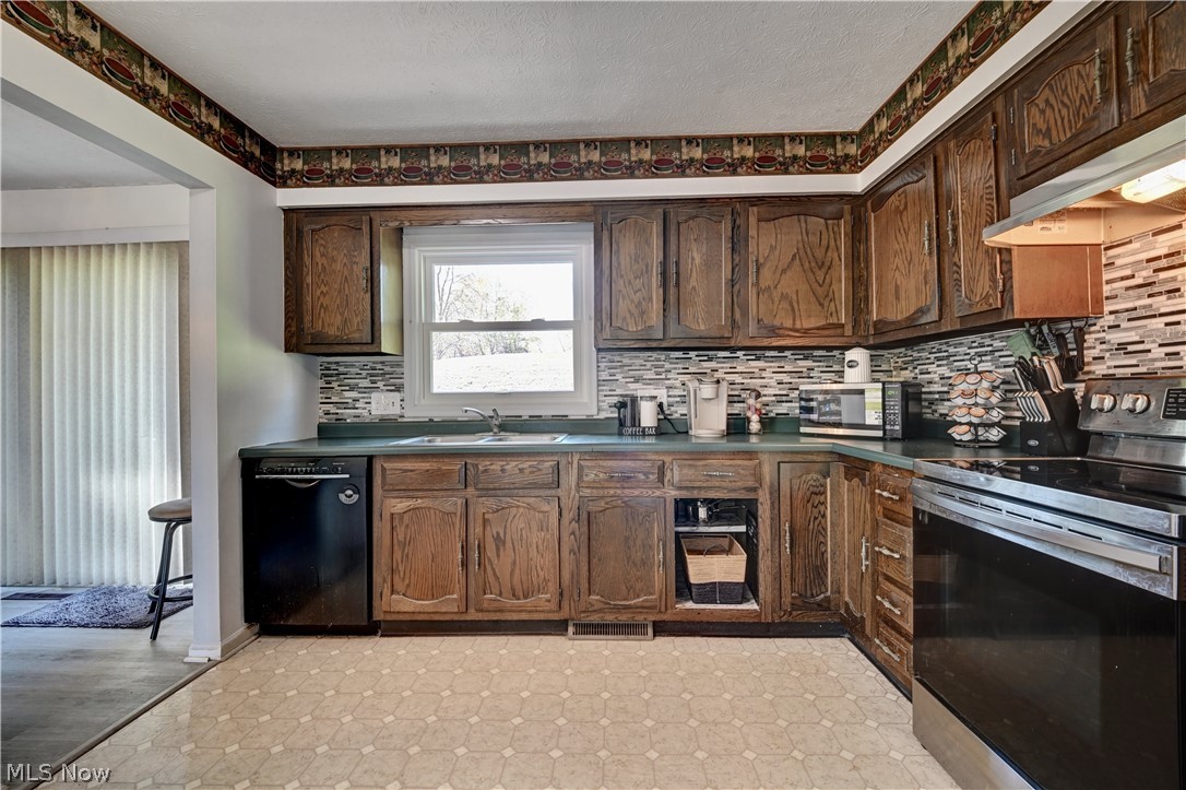 592 Hilan Avenue SW New Philadelphia OH 44663