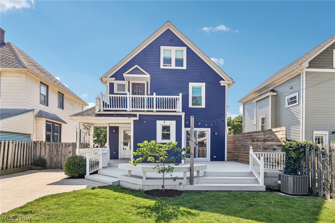 1483 Rosewood Avenue Lakewood OH 44107