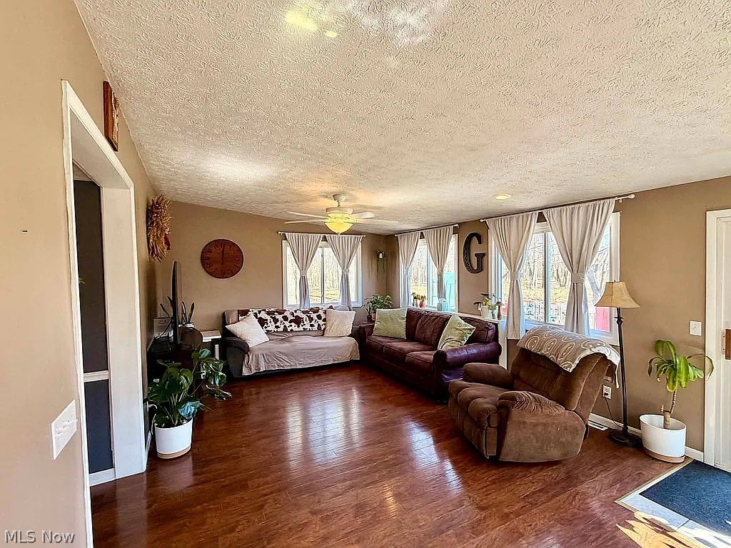 6134 Mahoning Avenue NW Warren OH 44481