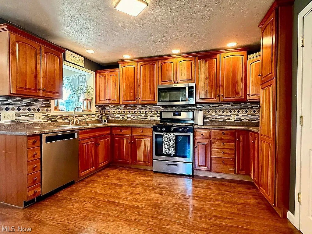 6134 Mahoning Avenue NW Warren OH 44481
