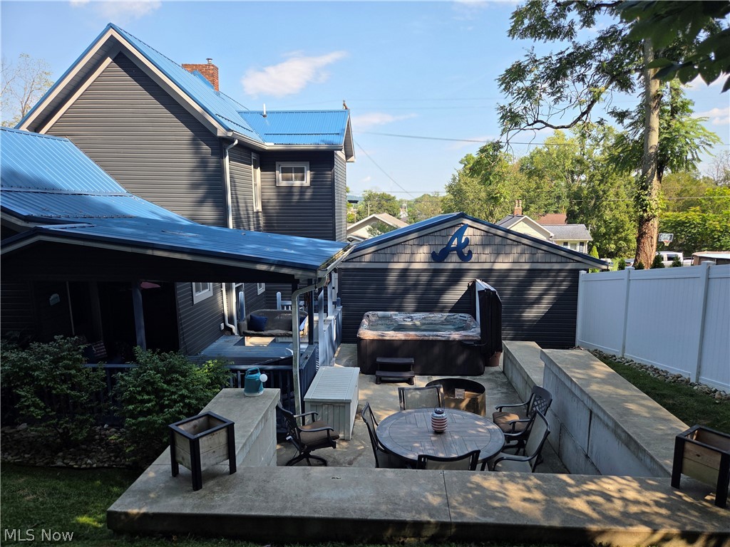 220 S Wardell Street Uhrichsville OH 44683