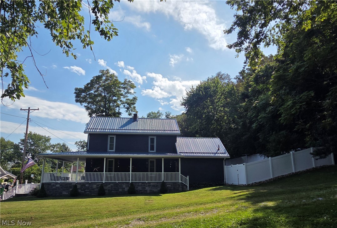 220 S Wardell Street Uhrichsville OH 44683