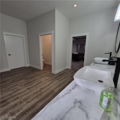 2252 Applegrove Street NE Canton OH 44721