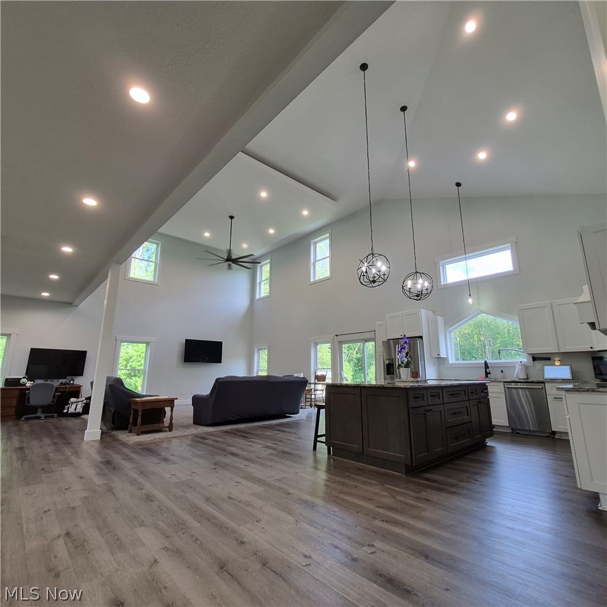 2252 Applegrove Street NE Canton OH 44721