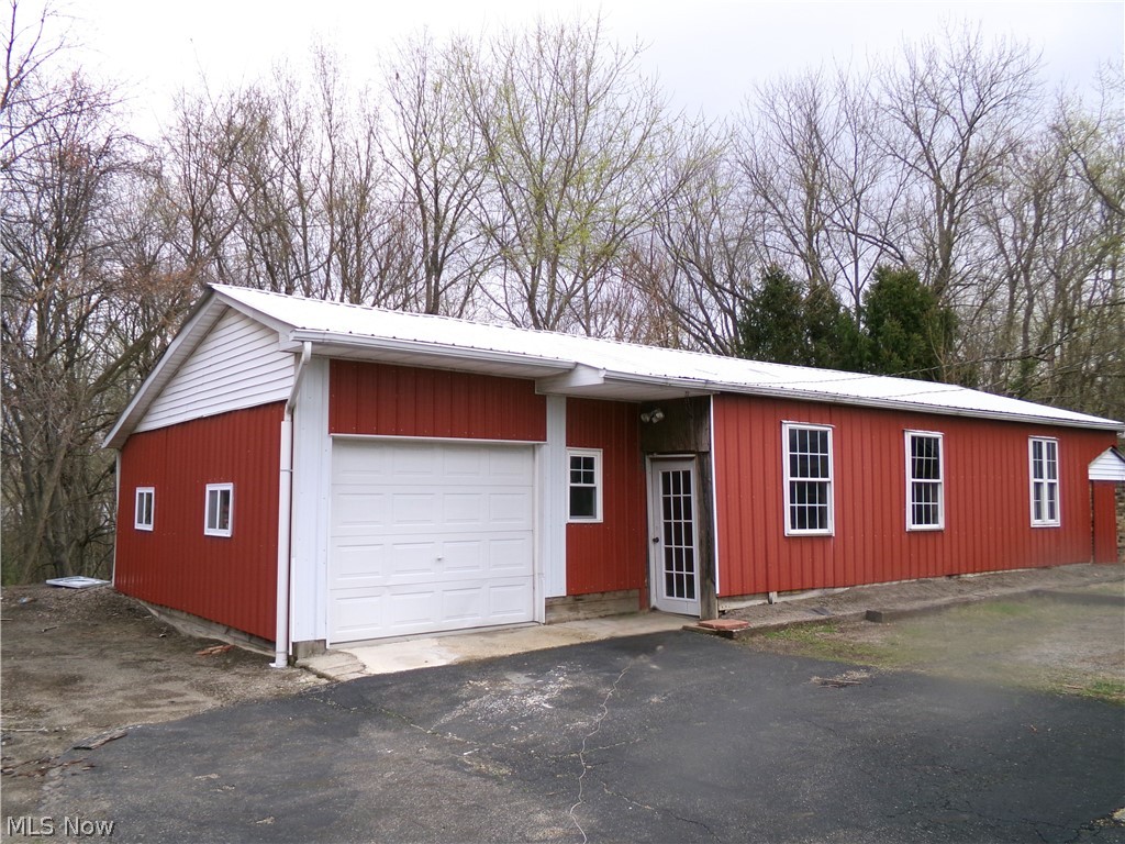 317 Mann Drive NE Waynesburg OH 44688