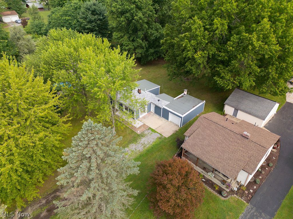 9309 Howland Springs Road SE Warren OH 44484