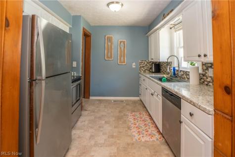 1041 Orchard Avenue NE North Canton OH 44720
