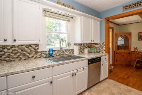 1041 Orchard Avenue NE North Canton OH 44720