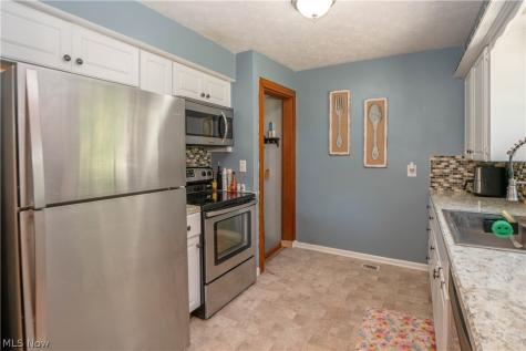 1041 Orchard Avenue NE North Canton OH 44720