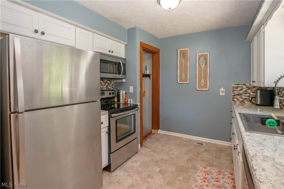 1041 Orchard Avenue NE North Canton OH 44720