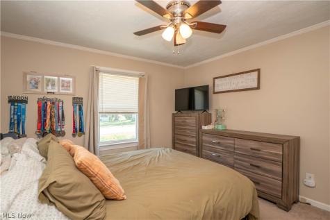 1041 Orchard Avenue NE North Canton OH 44720