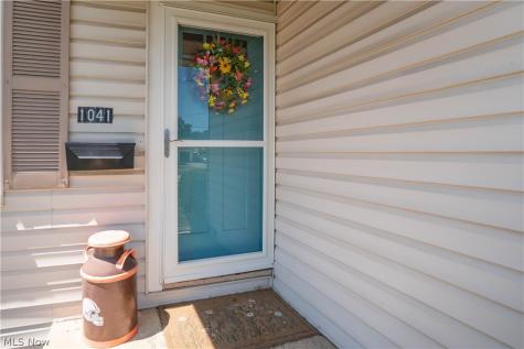 1041 Orchard Avenue NE North Canton OH 44720