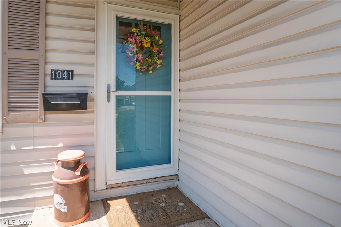 1041 Orchard Avenue NE North Canton OH 44720