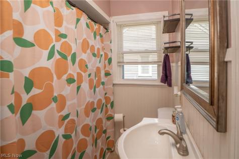 1041 Orchard Avenue NE North Canton OH 44720