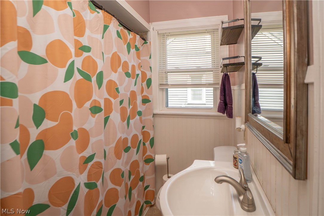 1041 Orchard Avenue NE North Canton OH 44720