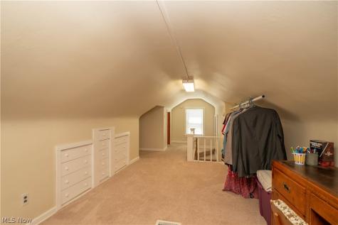 1041 Orchard Avenue NE North Canton OH 44720