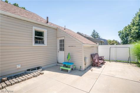1041 Orchard Avenue NE North Canton OH 44720