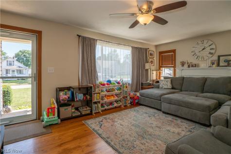 1041 Orchard Avenue NE North Canton OH 44720