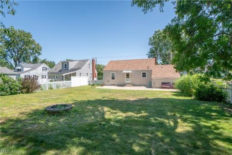1041 Orchard Avenue NE North Canton OH 44720