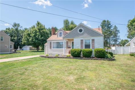 1041 Orchard Avenue NE North Canton OH 44720