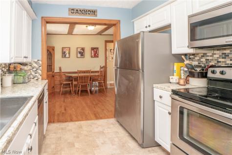1041 Orchard Avenue NE North Canton OH 44720