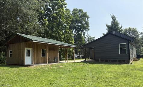 8227 Blade Road NW Malvern OH 44644