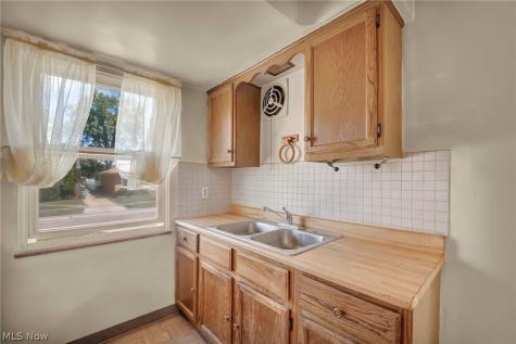 2911 North Avenue Parma OH 44134