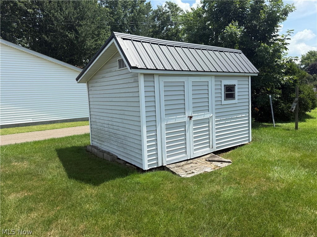 9308 Maple Avenue SE East Sparta OH 44626