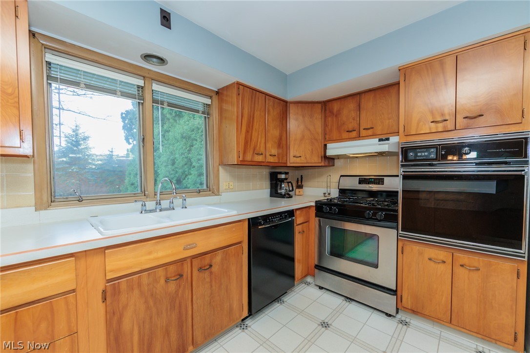 22015 Cottonwood Drive Rocky River OH 44116