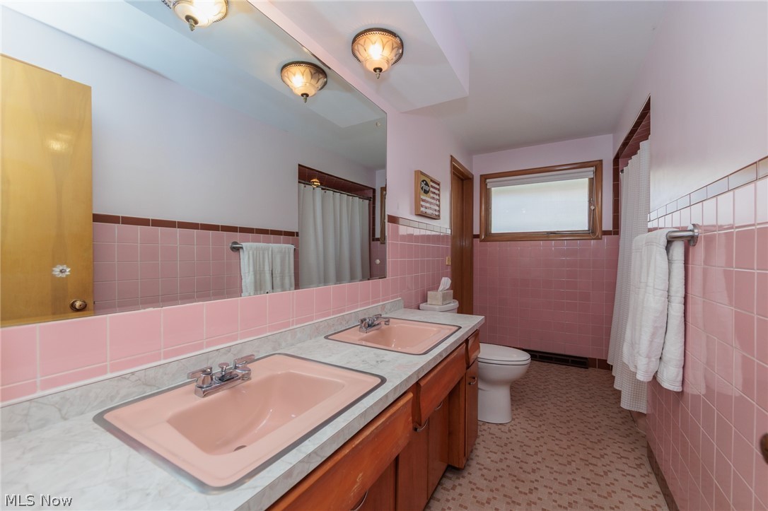 22015 Cottonwood Drive Rocky River OH 44116