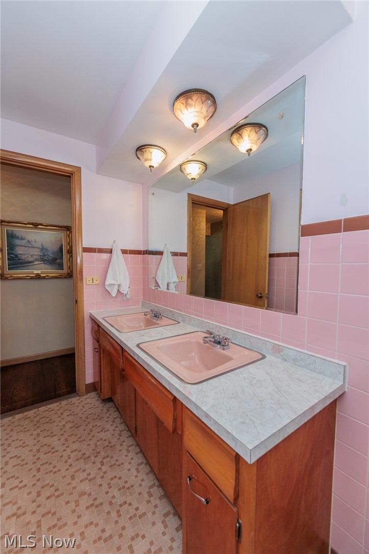 22015 Cottonwood Drive Rocky River OH 44116