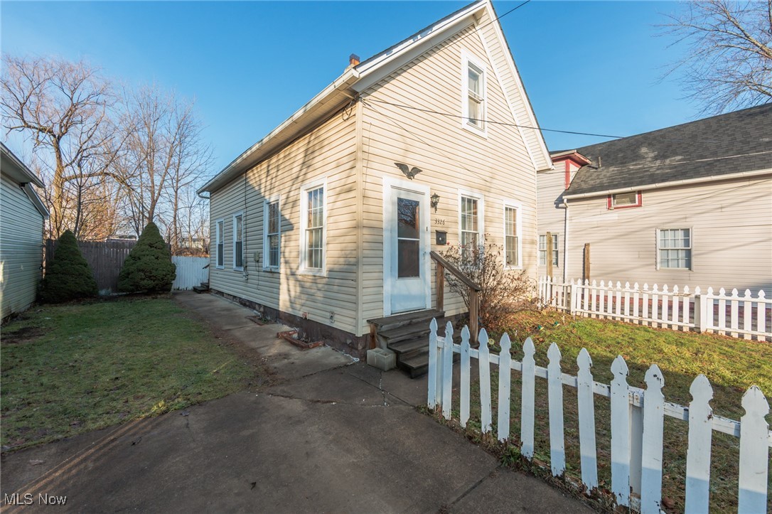 3326 W 61 Street Cleveland OH 44102