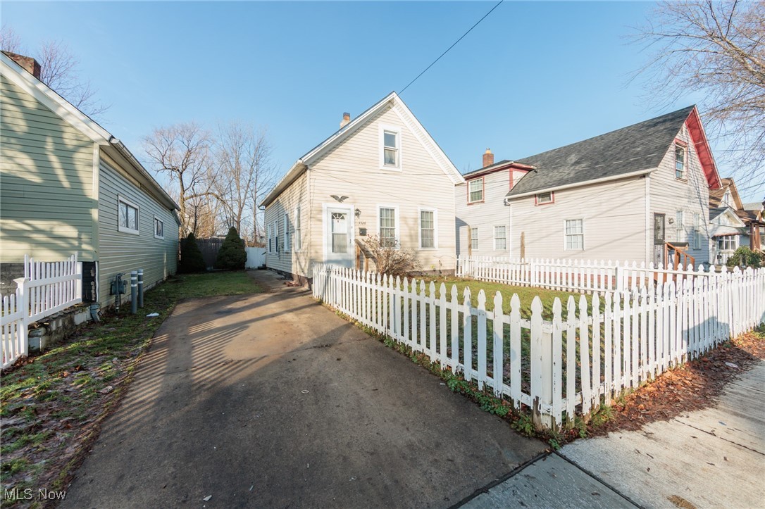 3326 W 61 Street Cleveland OH 44102