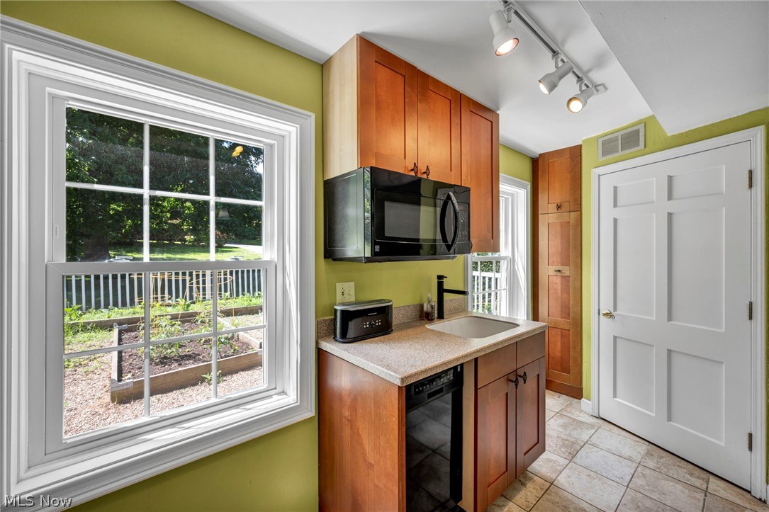 9044 Metcalf Road Waite Hill OH 44094