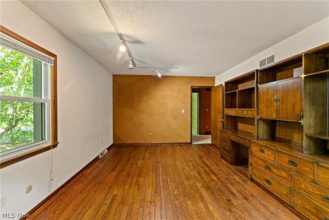 5573 Logan Arms Drive Youngstown OH 44420