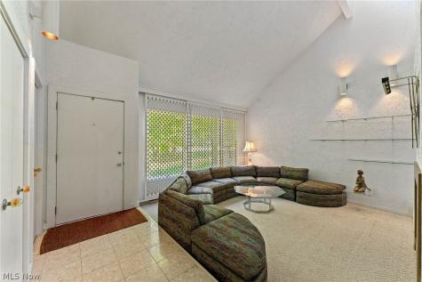 5573 Logan Arms Drive Youngstown OH 44420