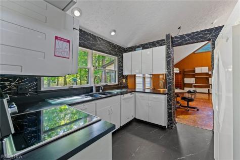 5573 Logan Arms Drive Youngstown OH 44420