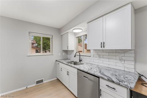 5653 Vickie Lane Bedford OH 44146