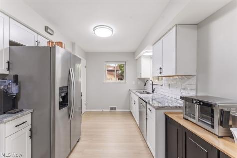 5653 Vickie Lane Bedford OH 44146