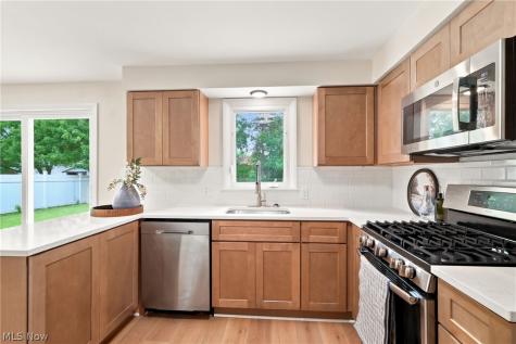 942 Hartford Drive Elyria OH 44035