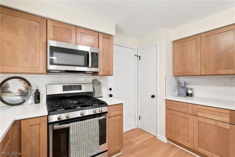 942 Hartford Drive Elyria OH 44035