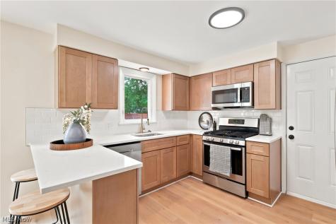 942 Hartford Drive Elyria OH 44035