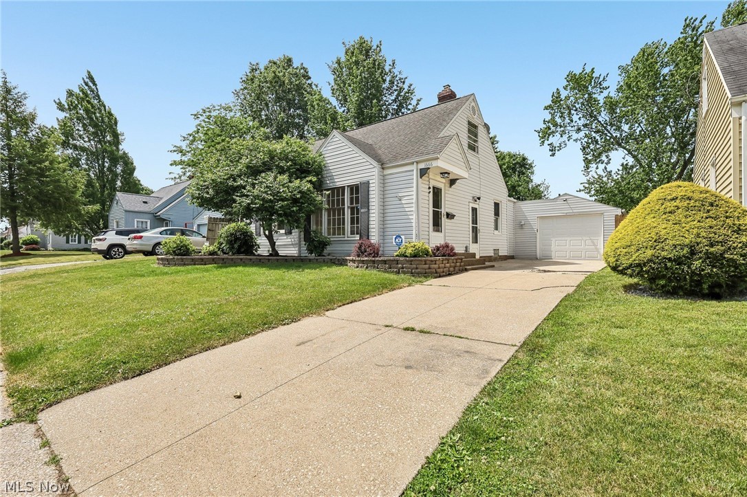 1666 Thornapple Avenue Akron OH 44301