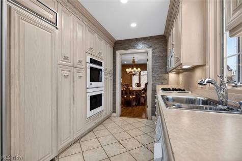 3498 Bainbridge Road Cleveland Heights OH 44118