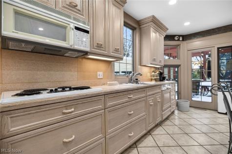 3498 Bainbridge Road Cleveland Heights OH 44118