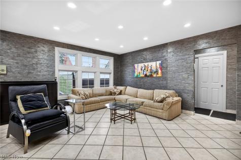 3498 Bainbridge Road Cleveland Heights OH 44118