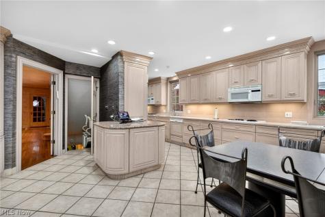 3498 Bainbridge Road Cleveland Heights OH 44118
