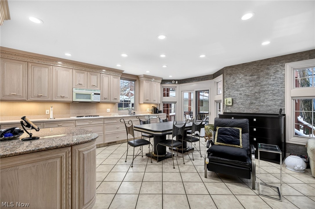3498 Bainbridge Road Cleveland Heights OH 44118